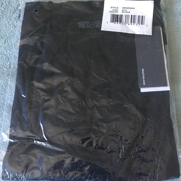 Kenneth Cole Reaction Slub V-Neck T-Shirt - Picture 2 of 2